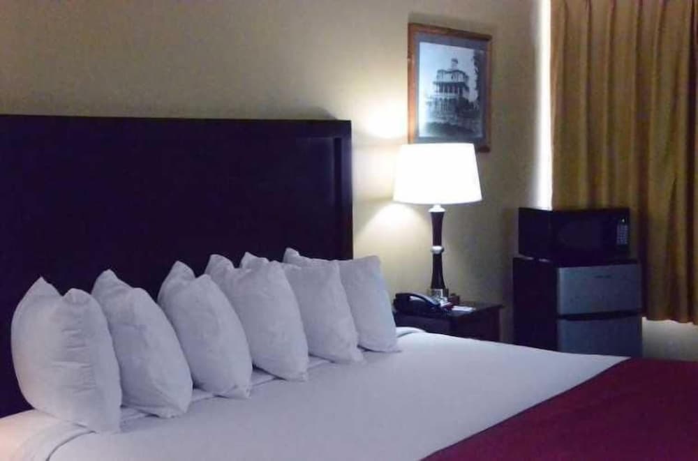 Carmel Inn & Suites gallery photo in Thibodaux, LA — image 11