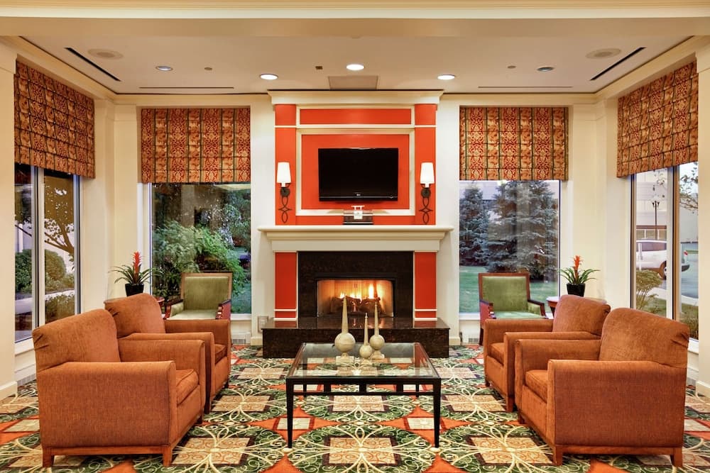 Hilton Garden Inn Chicago / Oak Brook interior in Villa Park, IL — gallery photo 2