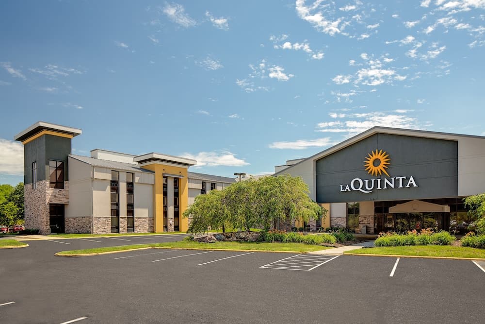 La Quinta Inn & Suites by Wyndham Detroit Metro Airport featured exterior or lobby in Romulus, MI — similar hotel