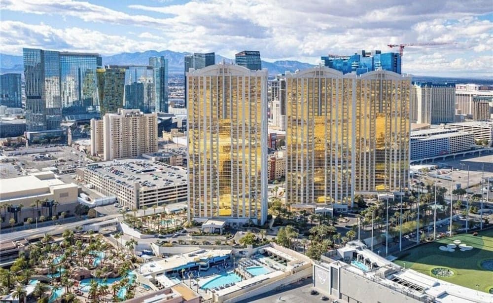 STRIP VIEW Premier King MGM Signature property views in Las Vegas, NV — gallery photo 3