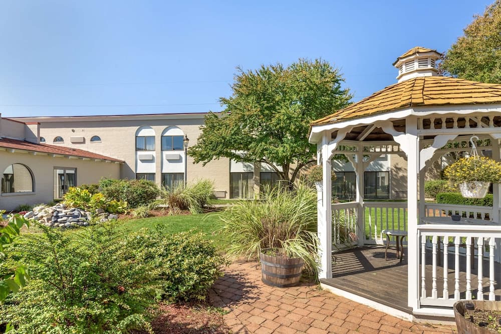 Clarion Inn North Haven - New Haven North gallery photo in North Haven — image 38