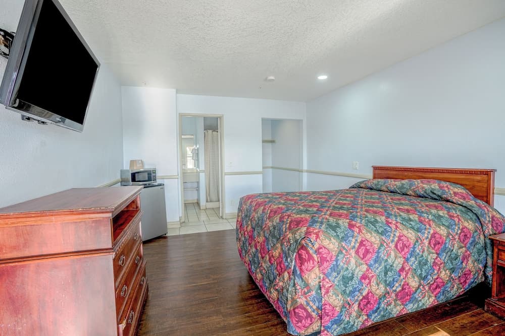 Day&Night Inn gallery photo in Hesperia, CA — image 12