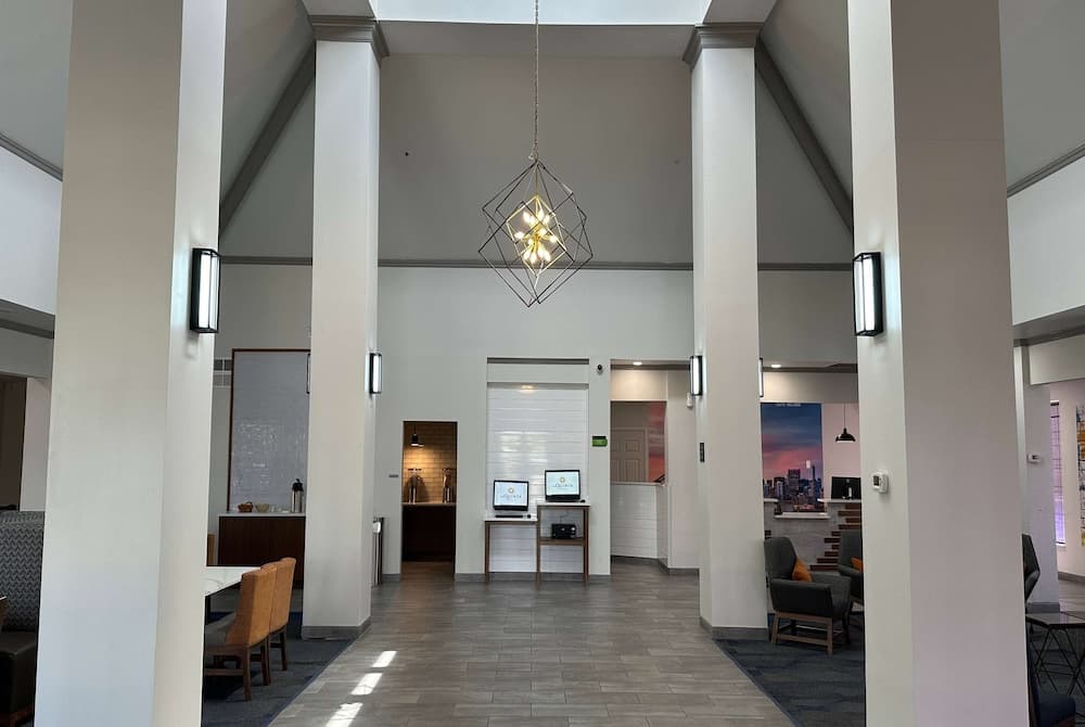 La Quinta Inn & Suites by Wyndham South Holland property views in South Holland, IL — gallery photo 3