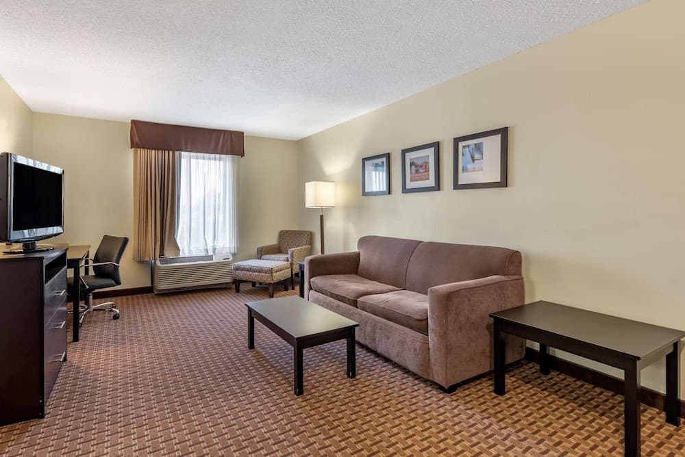 Comfort Inn & Suites Warsaw near US-30 gallery photo in Warsaw, IN — image 10
