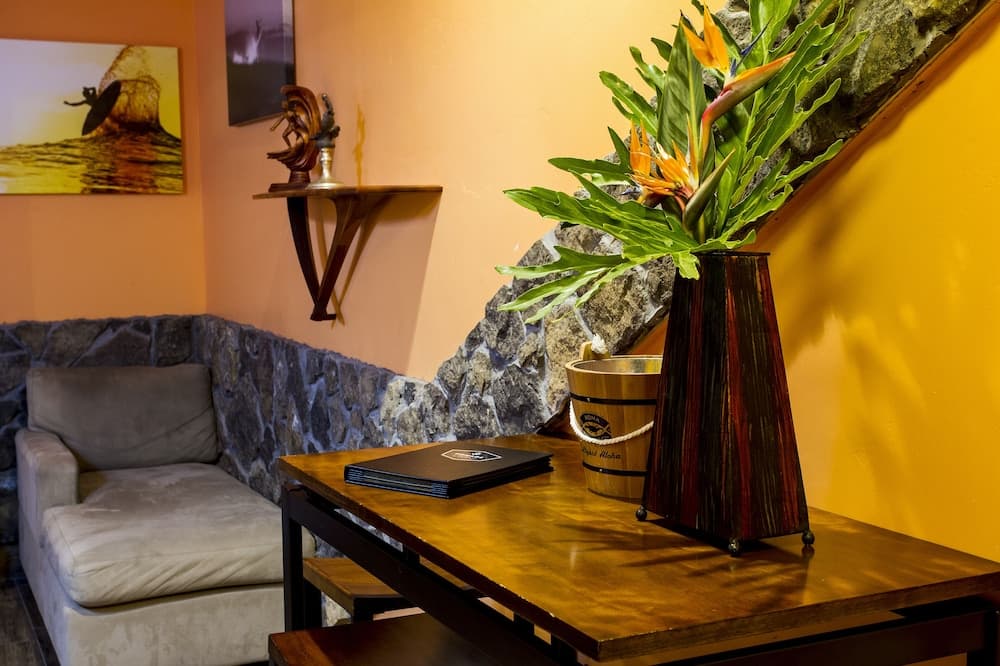 Nomads Hotel - Near San Clemente Pier interior in San Clemente, CA — gallery photo 2