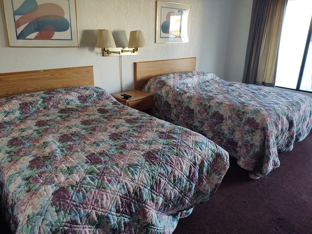 Travel Inn Perrysburg property views in Perrysburg, OH — gallery photo 3