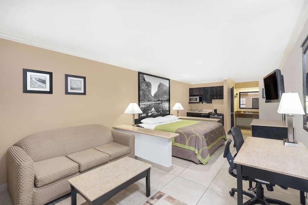 Super 8 Wyndham McAllen Downtown- City Center-Plaza Mall-Airport property views in McAllen, TX — gallery photo 3