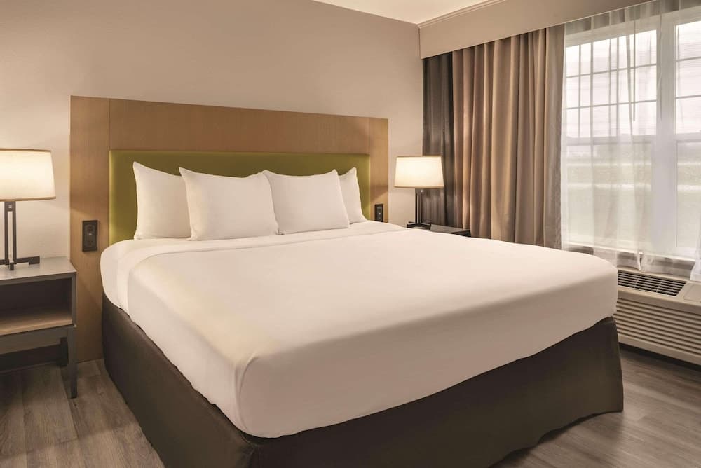 Country Inn & Suites by Radisson, Cedar Falls, IA gallery photo in Cedar Falls, IA — image 50