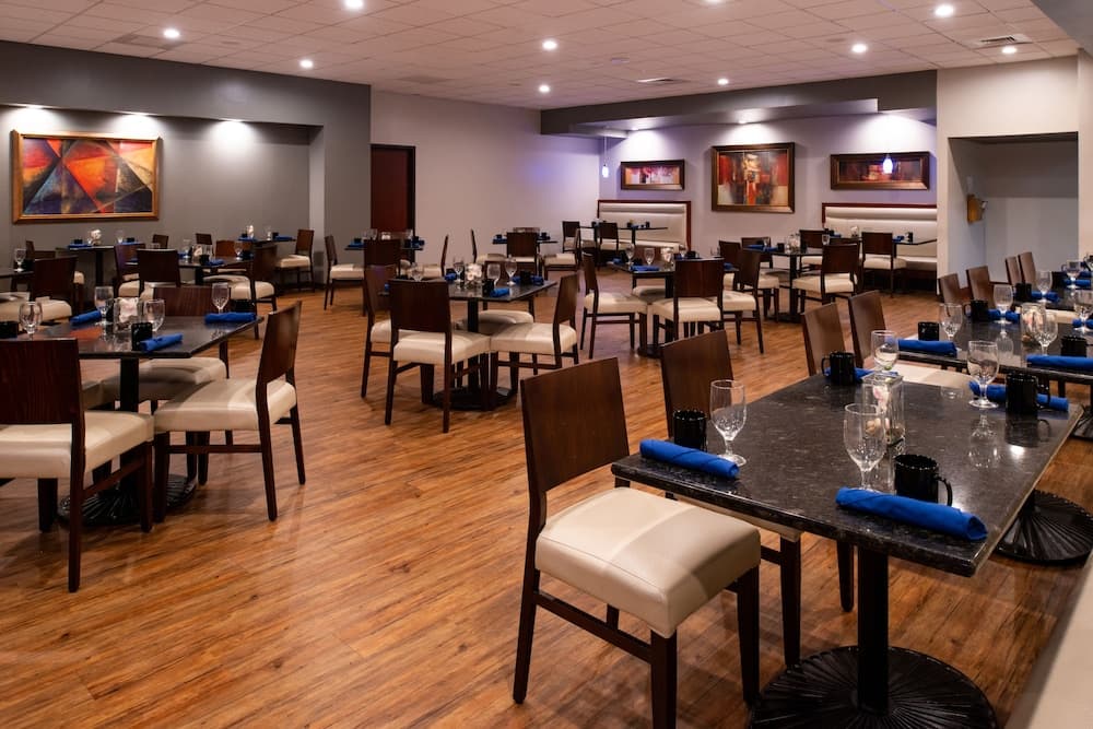 Holiday Inn Hotel & Suites Beaumont Plaza (I-10 & Walden) by IHG gallery photo in Beaumont, TX — image 24