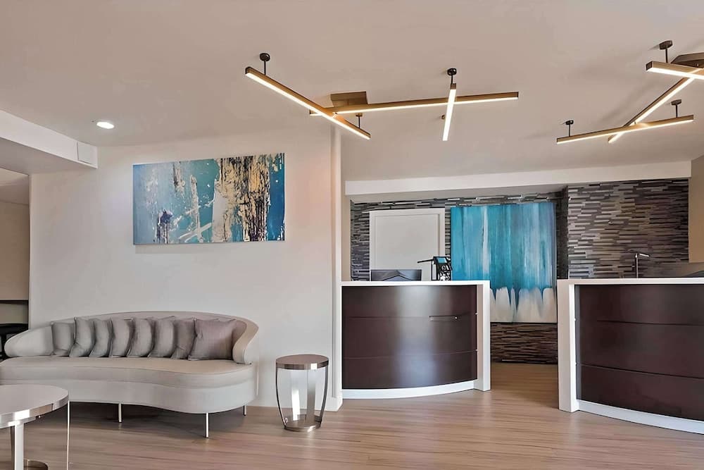 Comfort Inn Hayward - Oakland South interior in Hayward, CA — gallery photo 2