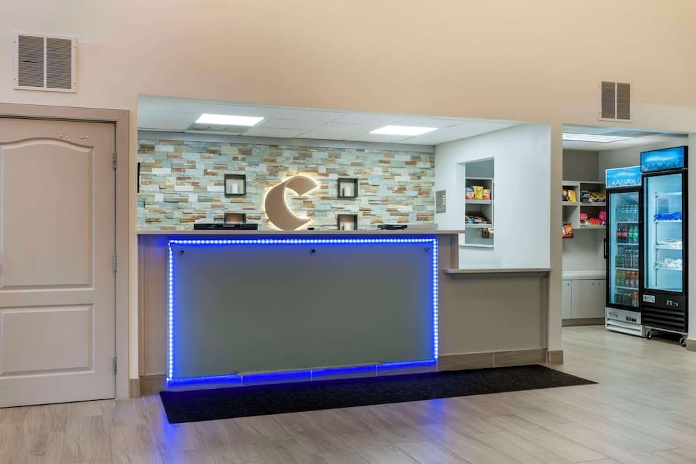 Comfort Suites Elgin Northwest interior in Elgin, IL — gallery photo 2