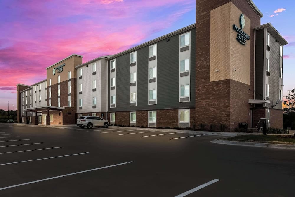Woodspring Suites Milwaukee - Menomonee Falls featured exterior or lobby in Milwaukee, WI — similar hotel