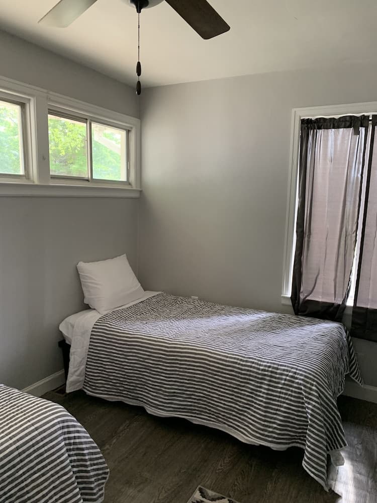 Hidden Haven Cottages interior in Lake City, MI — gallery photo 2