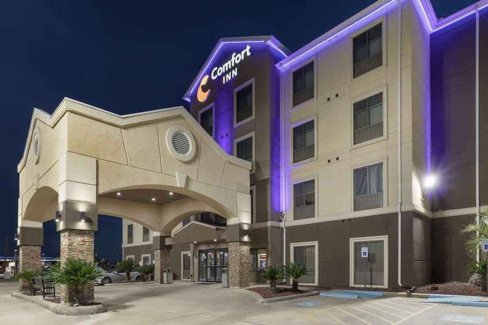 Comfort Inn Orange I-10 property views in Orange, TX — gallery photo 3