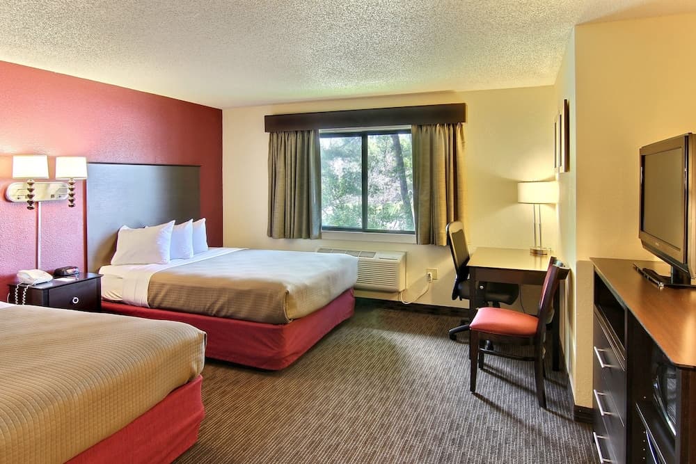 Blossom Hotel & Suites Traverse City interior in Traverse City, MI — gallery photo 2