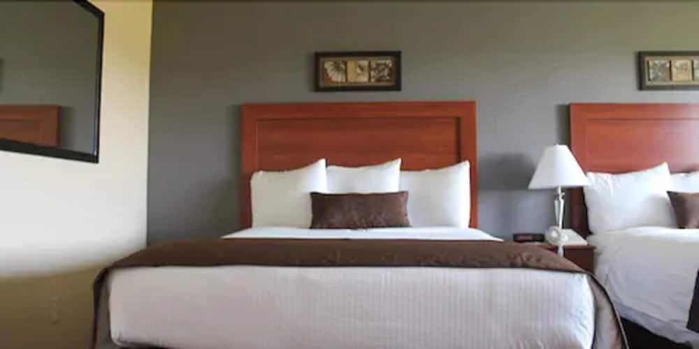 Oak Ridge Inn interior in Plymouth, CA — gallery photo 2