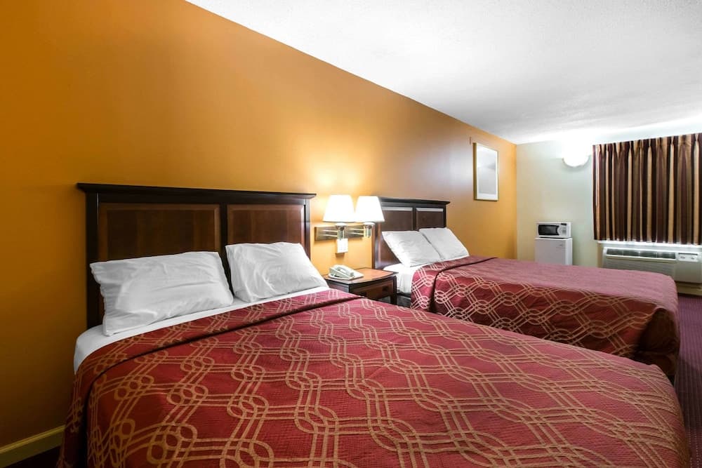 Econo Lodge At Six Flags interior in Austell, GA — gallery photo 2