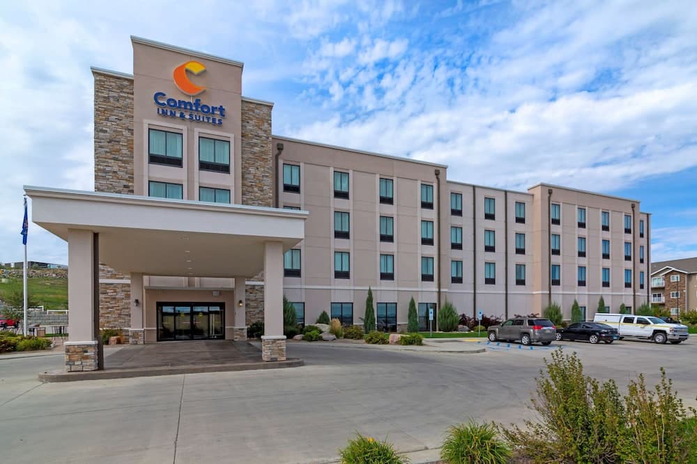 Comfort Inn & Suites Mandan - Bismarck — hotel in Mandan, North Dakota