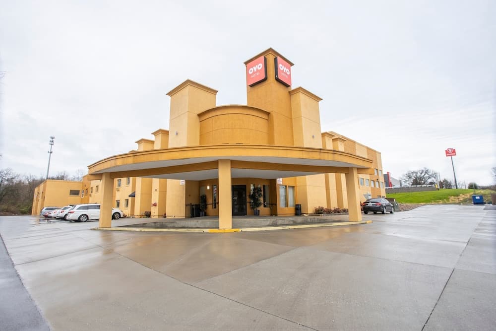 OYO Hotel Knoxville TN Cedar Bluff I-40 featured exterior or lobby in Knoxville, TN — similar hotel