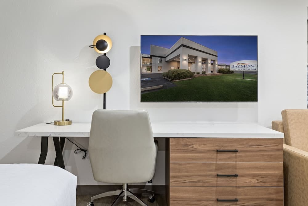 Baymont by Wyndham Beaumont gallery photo in Beaumont, TX — image 7