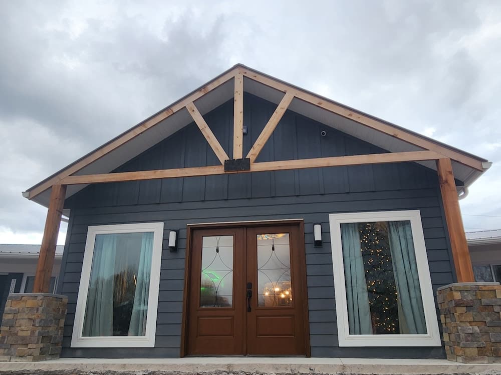 The Lakehouse Inn at Sledd Creek featured exterior or lobby in Gilbertsville, KY — similar hotel