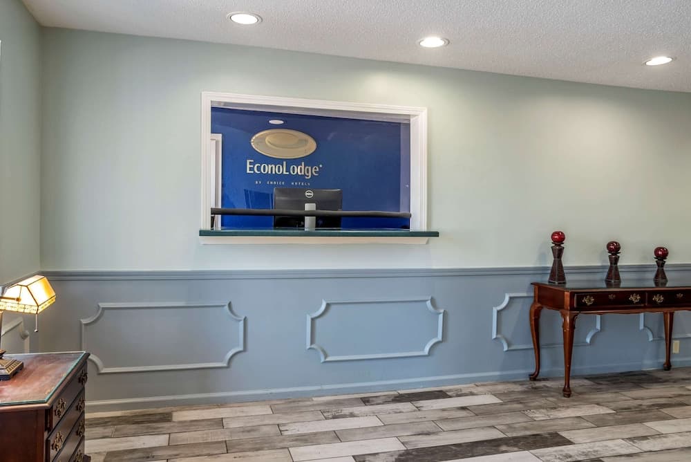Econo Lodge Tupelo Barnes Crossing property views in Tupelo, MS — gallery photo 3