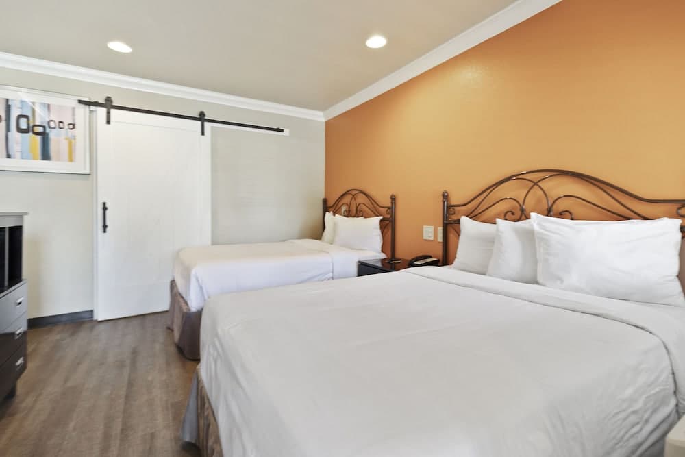 Le Blanc Inn & Suites gallery photo in El Monte, CA — image 46