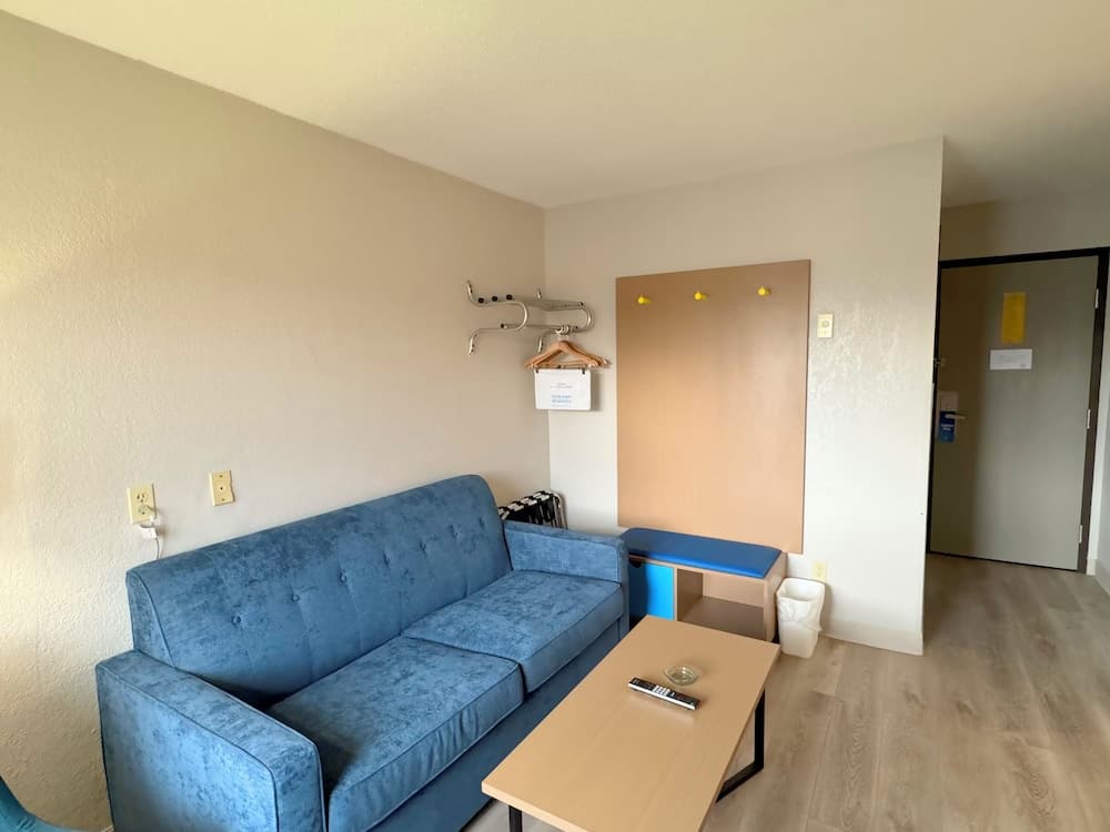 Days Inn by Wyndham Mason City interior in Mason City, IA — gallery photo 2