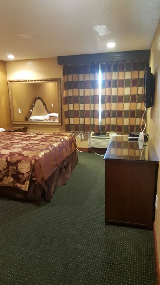 Central Inn Motel on 41 Street interior in Los Angeles, CA — gallery photo 2