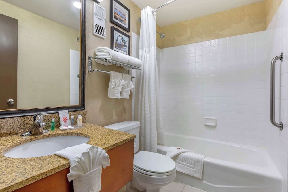 Comfort Inn Escondido San Diego North County gallery photo in Escondido, CA — image 5