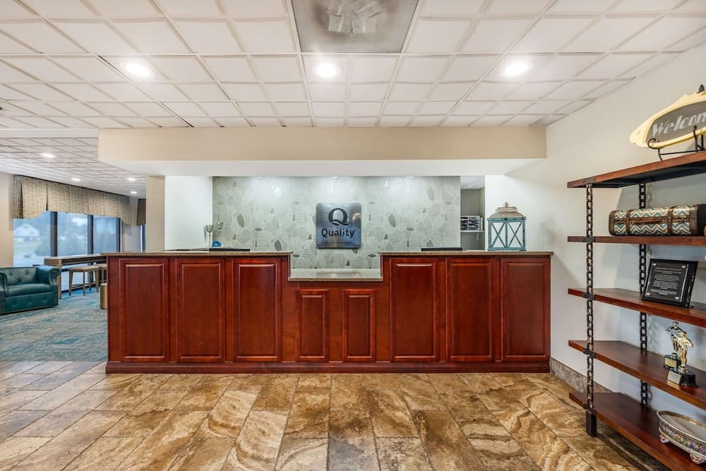 Quality Inn Paris interior in Paris, TN — gallery photo 2