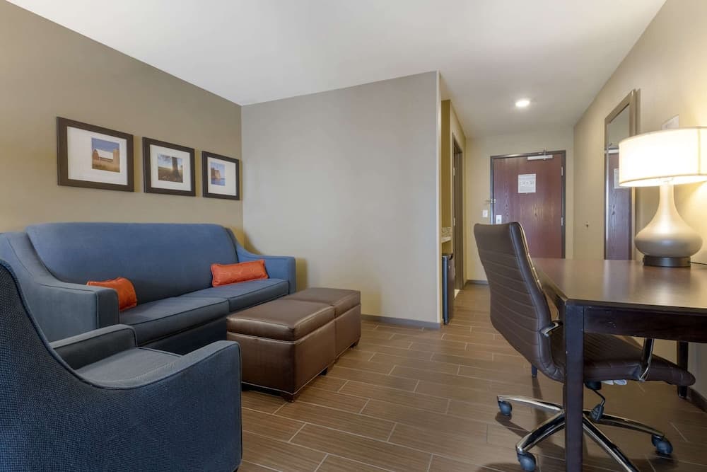 Comfort Suites and Conference Center property views in Worthington, MN — gallery photo 3