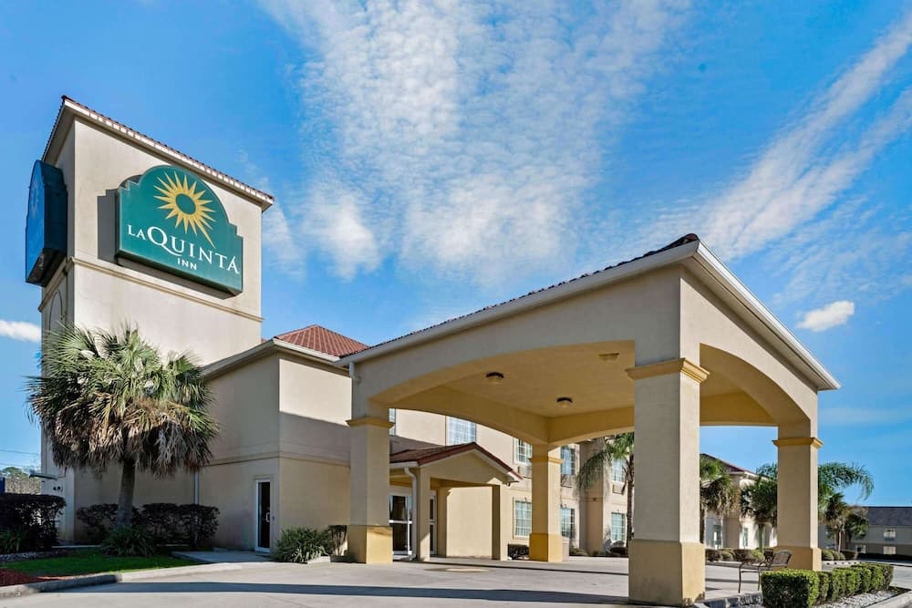La Quinta Inn & Suites by Wyndham Morgan City featured exterior or lobby in Morgan City, LA — similar hotel