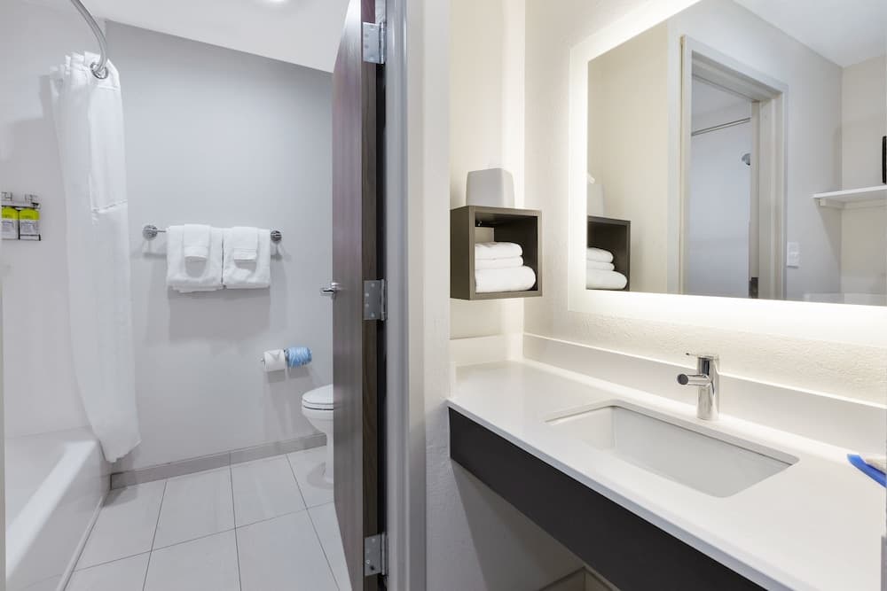 Holiday Inn Express Detroit-Warren by IHG gallery photo in Warren, MI — image 35