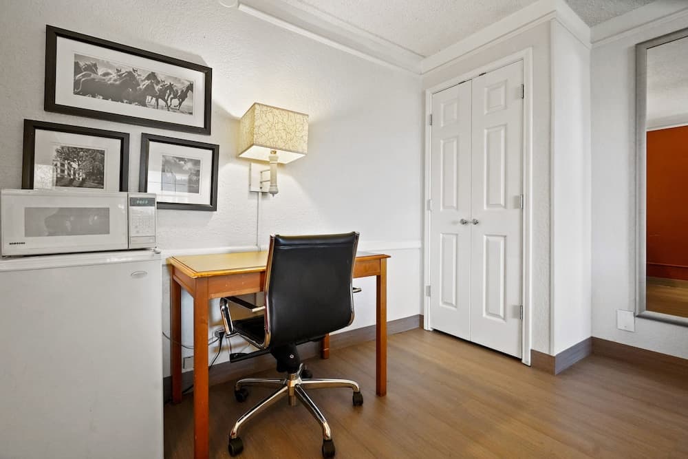 La Quinta Inn by Wyndham Costa Mesa / Newport Beach gallery photo in Costa Mesa, CA — image 38