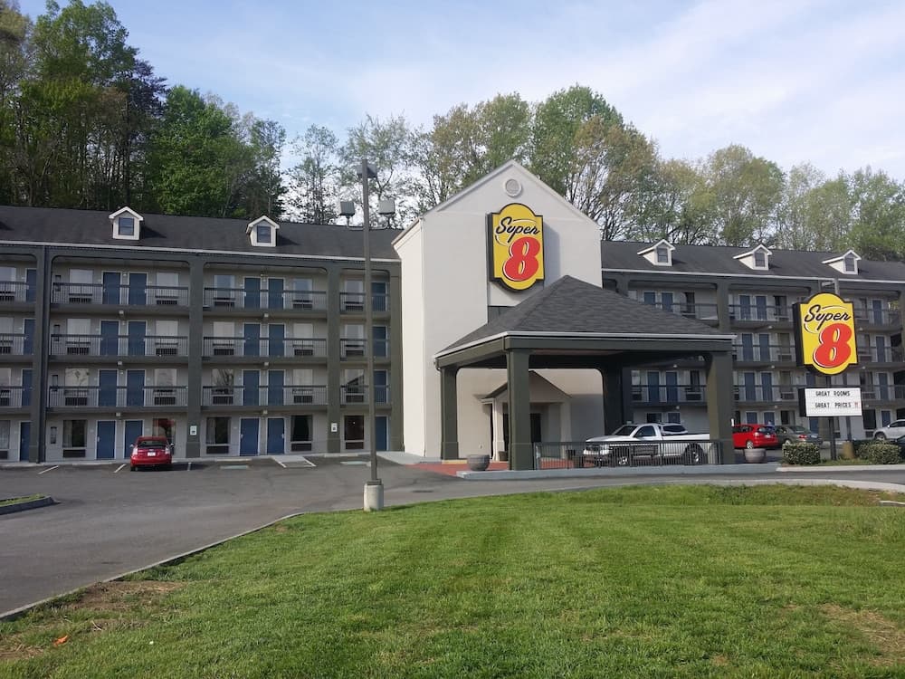Super 8 by Wyndham Pigeon Forge Dollywood Lane featured exterior or lobby in Pigeon Forge, TN — similar hotel