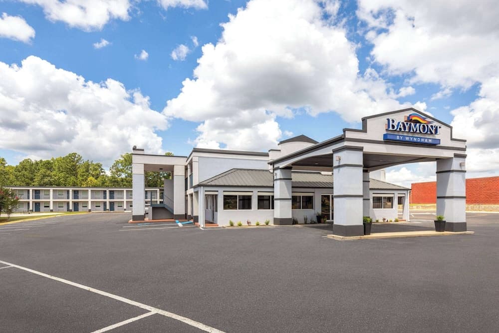Baymont by Wyndham Dothan — hotel in Dothan, Alabama