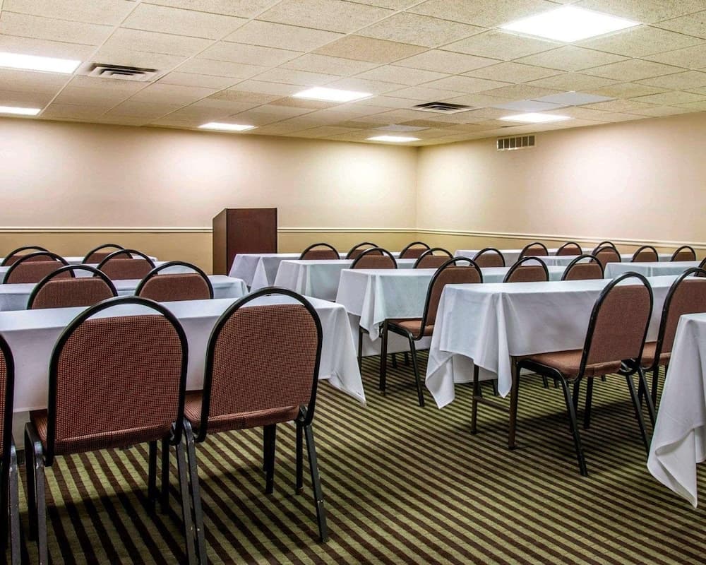 Wingate by Wyndham Livonia gallery photo in Livonia, MI — image 13