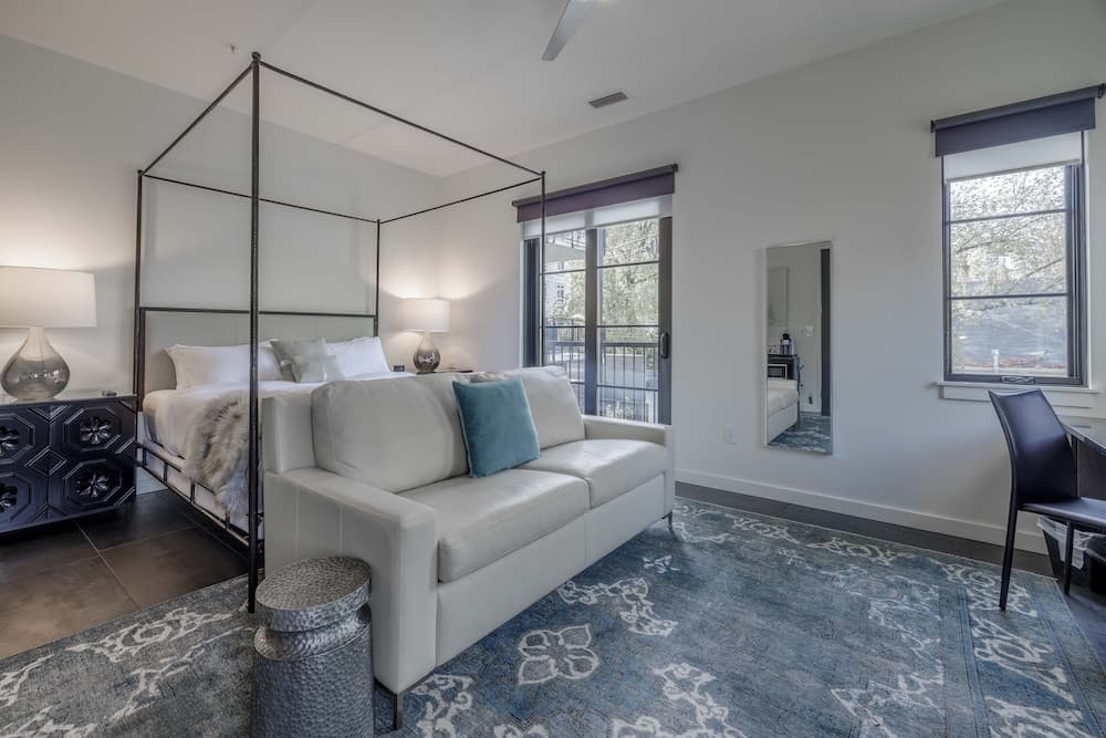 121 Hotel by AvantStay – Modern Comfort in Nashville's West End interior in Nashville, TN — gallery photo 2