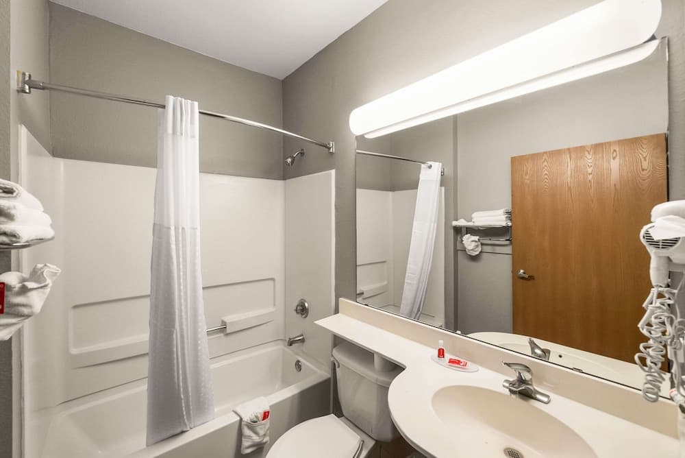 Econo Lodge Inn & Suites Mesquite - Dallas East gallery photo in Mesquite, TX — image 15