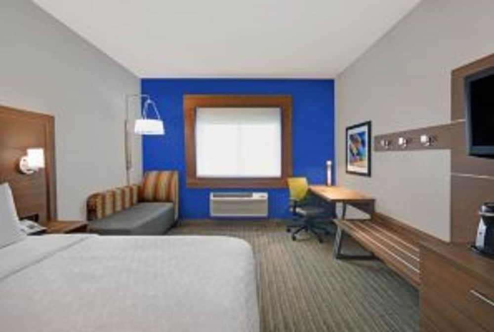 Holiday Inn Express & Suites Detroit Dearborn by IHG gallery photo in Dearborn, MI — image 76