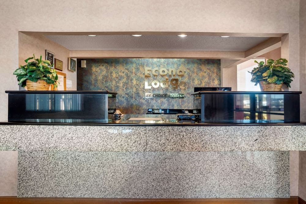 Econo Lodge Inn & Suites Forest interior in Forest, MS — gallery photo 2