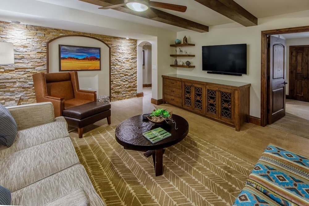 Holiday Inn Club Vacations Scottsdale Resort by IHG interior in Scottsdale, AZ — gallery photo 2