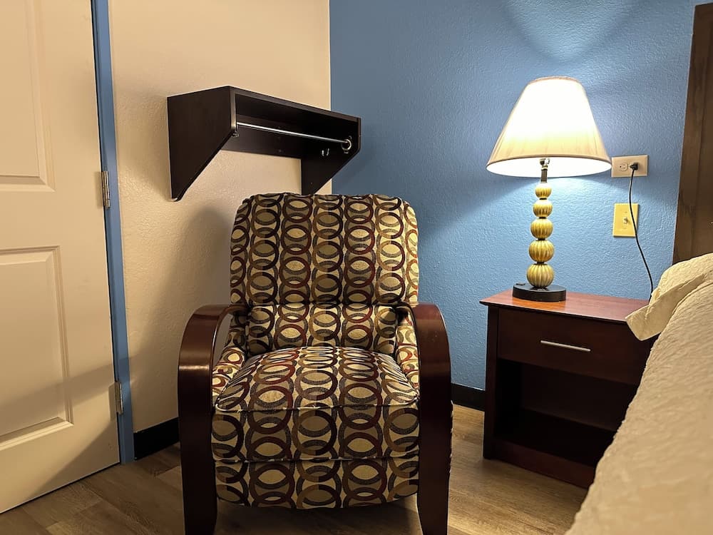 American Inn and Suites Bishop gallery photo in Flint, MI — image 8