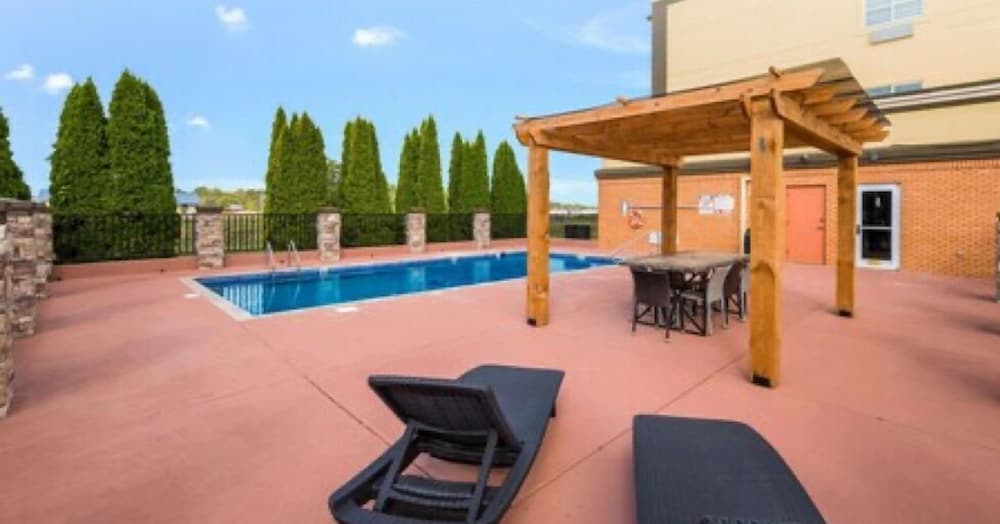 Clarion Pointe Madison Huntsville featured exterior or lobby in Madison, AL — similar hotel