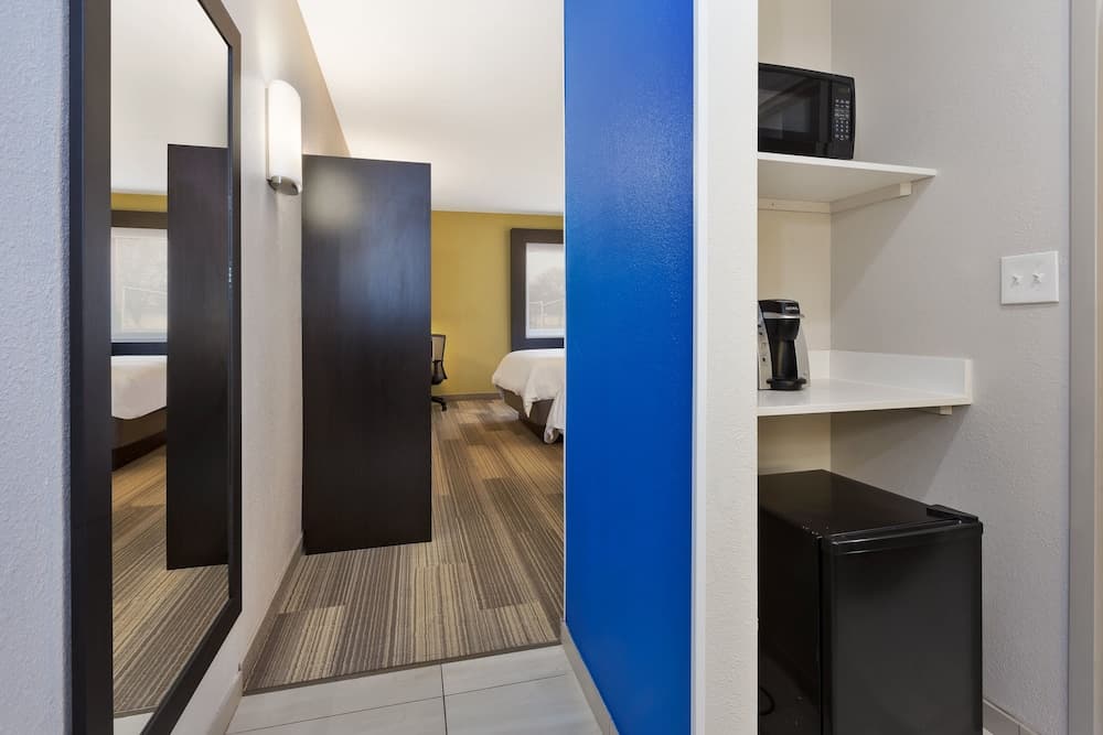 Holiday Inn Express Detroit-Warren by IHG gallery photo in Warren, MI — image 36