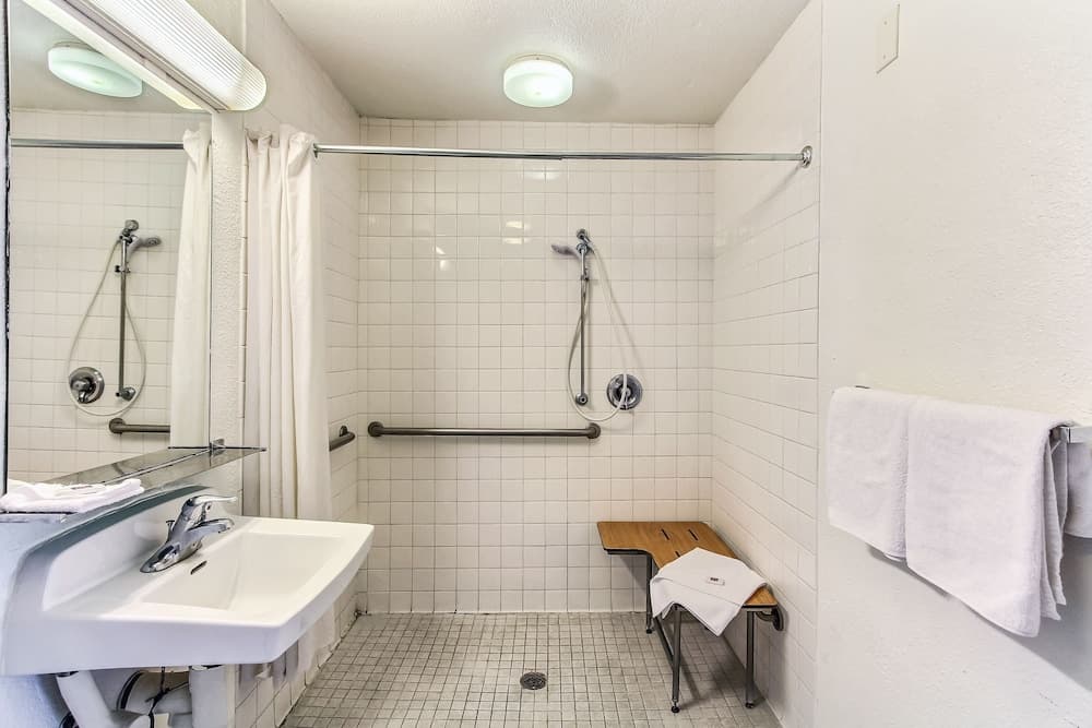 Super 8 by Wyndham Santa Clara property views in Santa Clara, CA — gallery photo 3