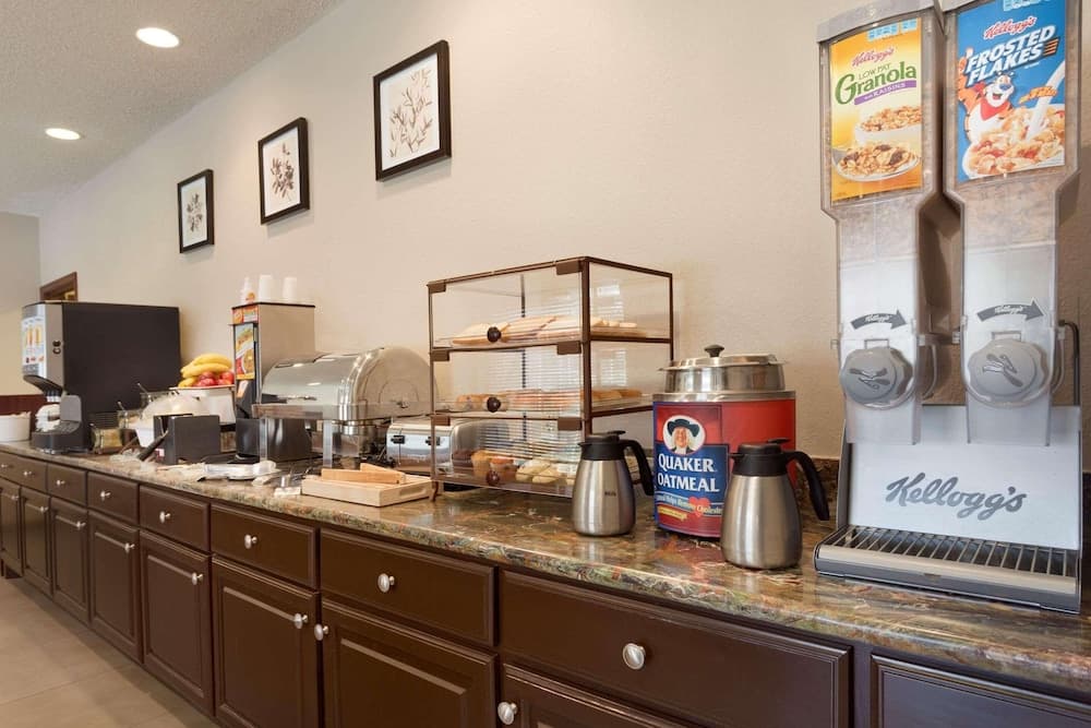 Country Inn & Suites by Radisson, Norman near University gallery photo in Norman, OK — image 15