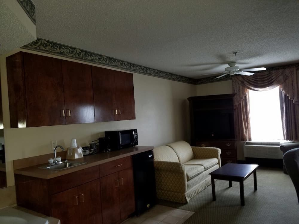 American Inn & Suites - High Point NC gallery photo in High Point, NC — image 9