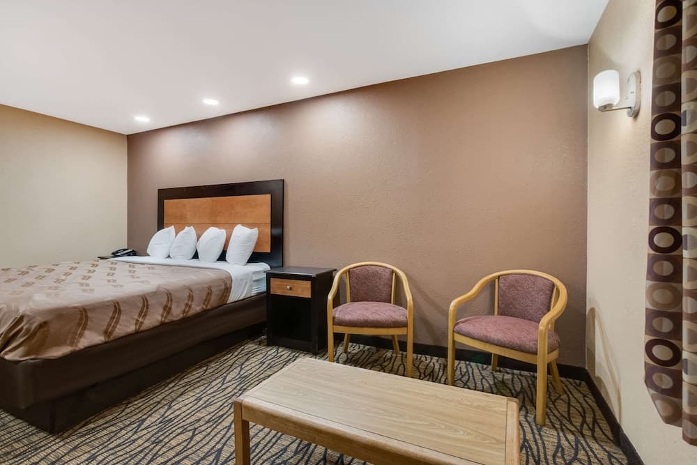 Quality Inn Lees Summit - Kansas City gallery photo in Lee's Summit, MO — image 14